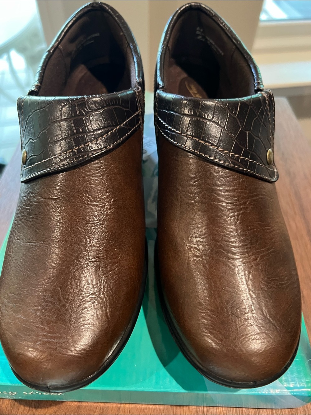 Easy Street New in Box 8-1/2 Wide  Brown Comfort Clogs